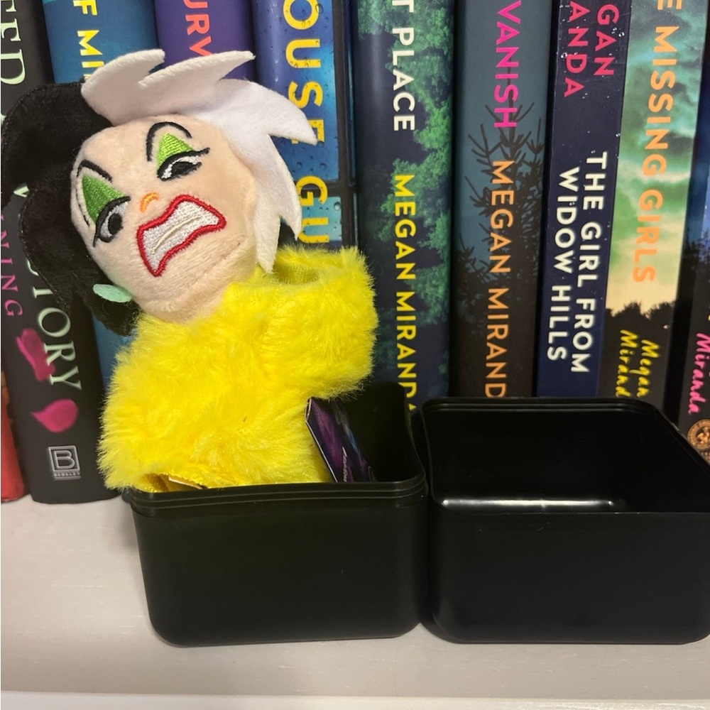 Cruella Cutie Cuff